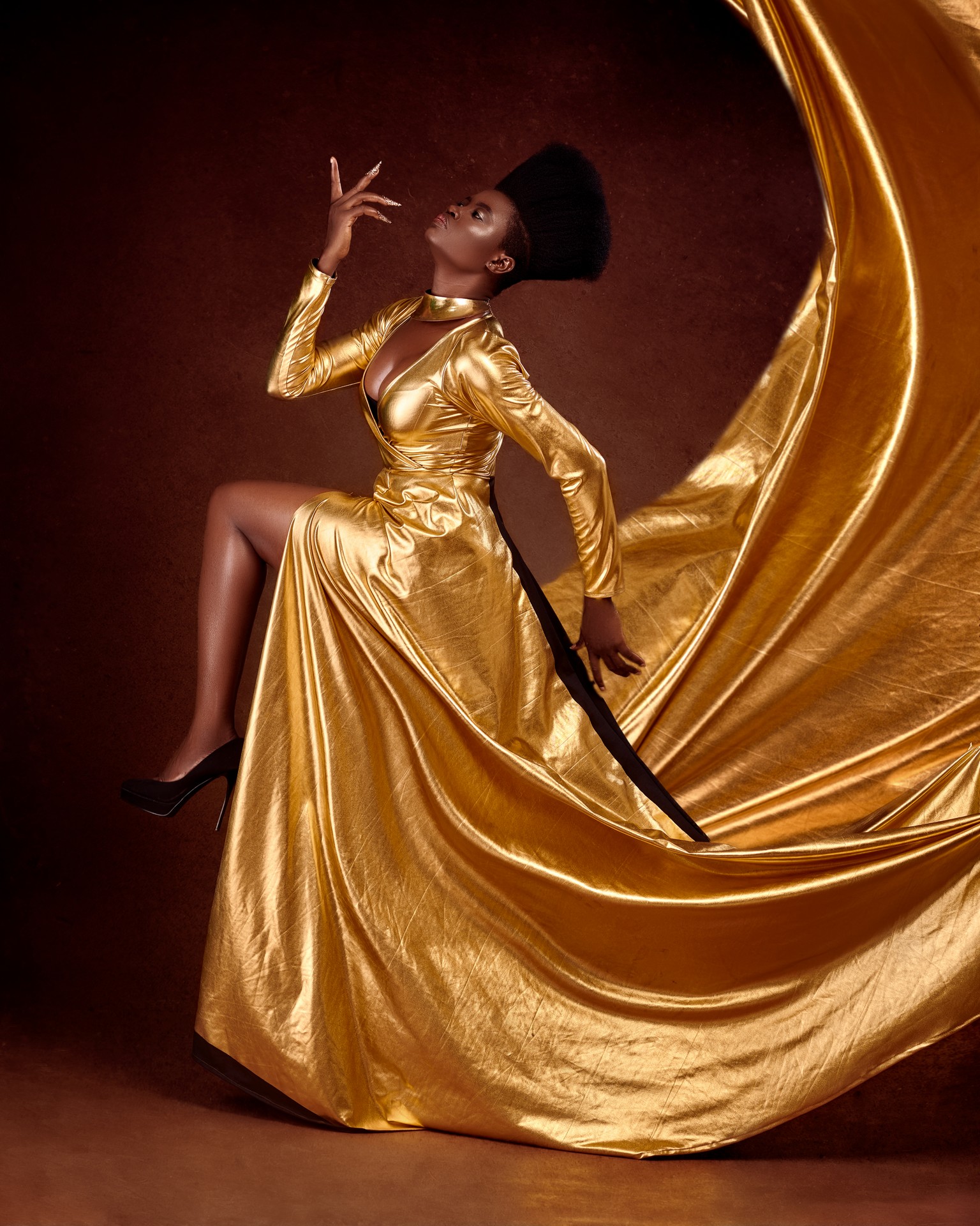 Freedah_Ndah_mannequin_modele_or_gold freedah ndah manequin modèle benin black african modele